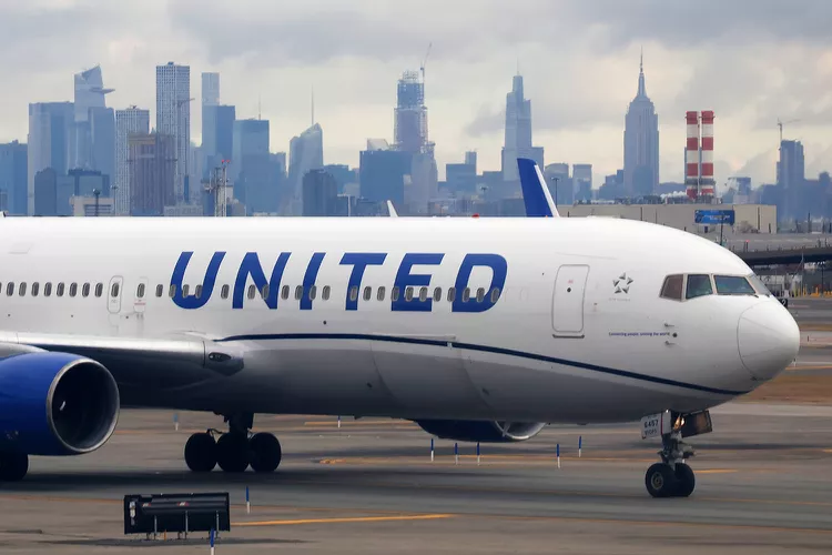 United Plane Newark Tout 030724 14f9d70fe0694f269f0ab083d2a09592.webp.webp